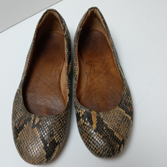 Clarks Snake Print & Embossed Ballet Flats Size 8 - Picture 1 of 7